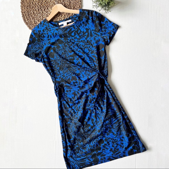 Diane Von Furstenberg Dresses & Skirts - Diane von Furstenberg Floral Tie Front Dress in Blue Black